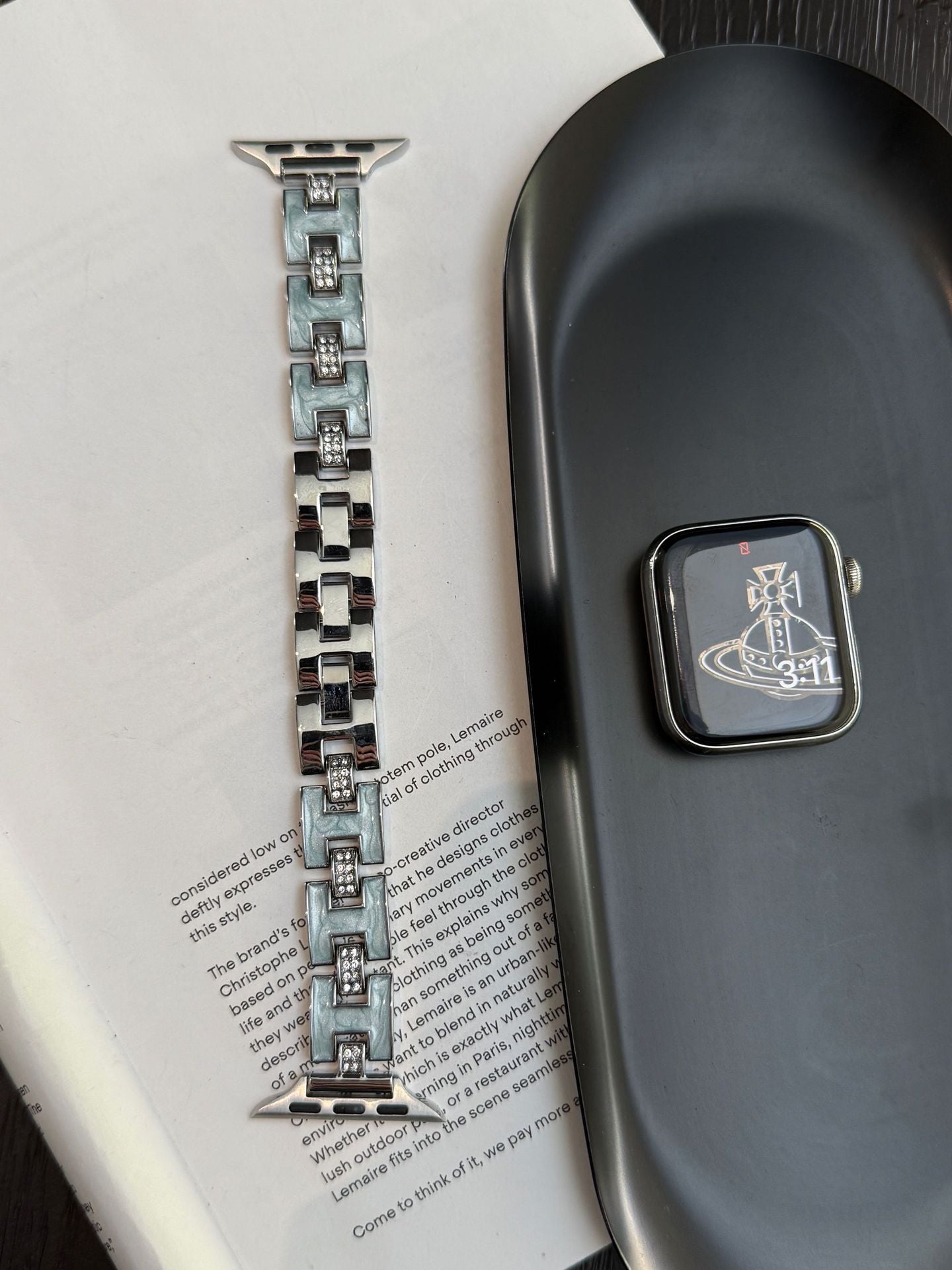 Epoxy H-chain diamond-encrusted metal strap