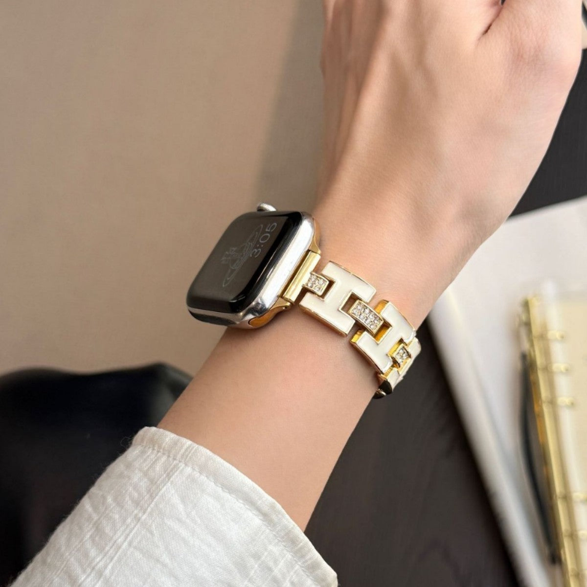 Epoxy H-chain diamond-encrusted metal strap