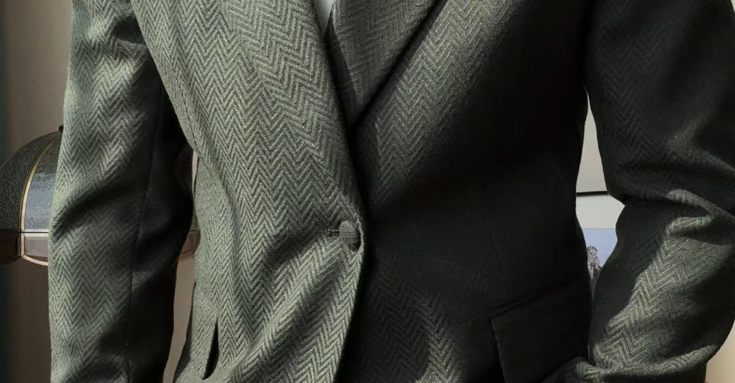 A new men's one-button fashionable and light luxury Suit