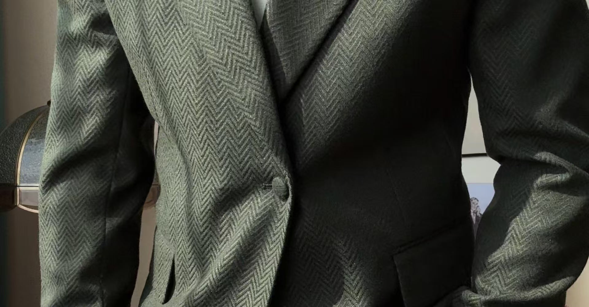 A new men's one-button fashionable and light luxury Suit