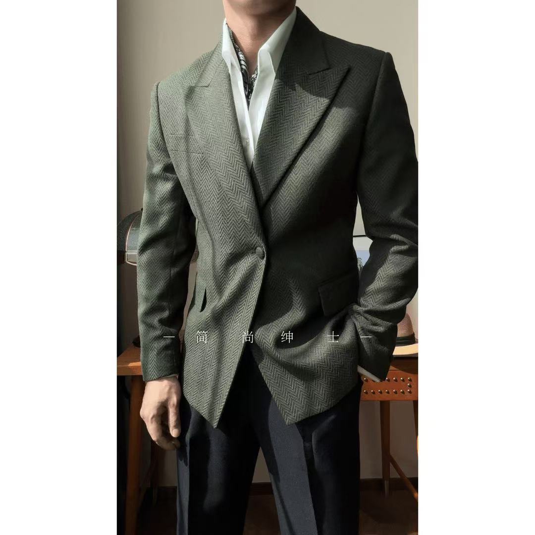 A new men's one-button fashionable and light luxury Suit
