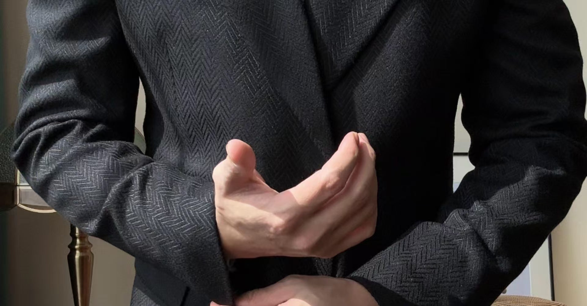 A new men's one-button fashionable and light luxury Suit