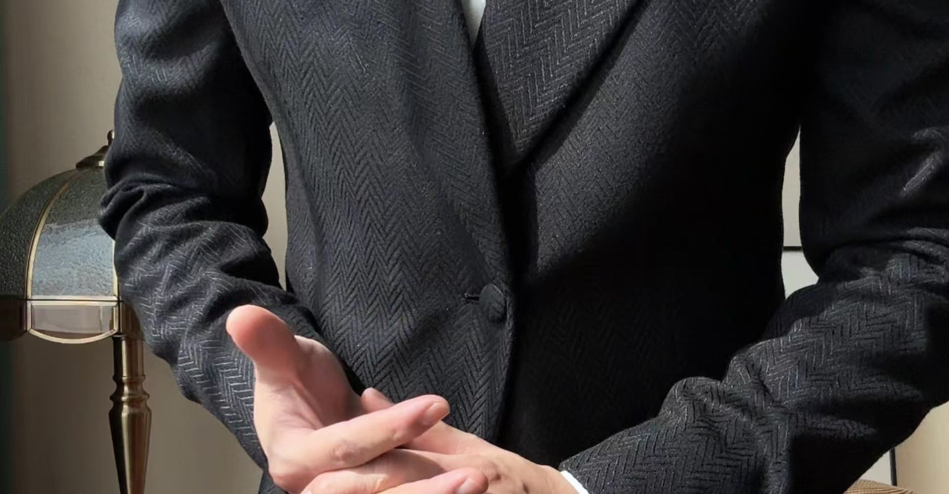 A new men's one-button fashionable and light luxury Suit