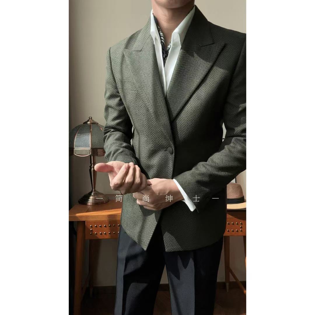 A new men's one-button fashionable and light luxury Suit