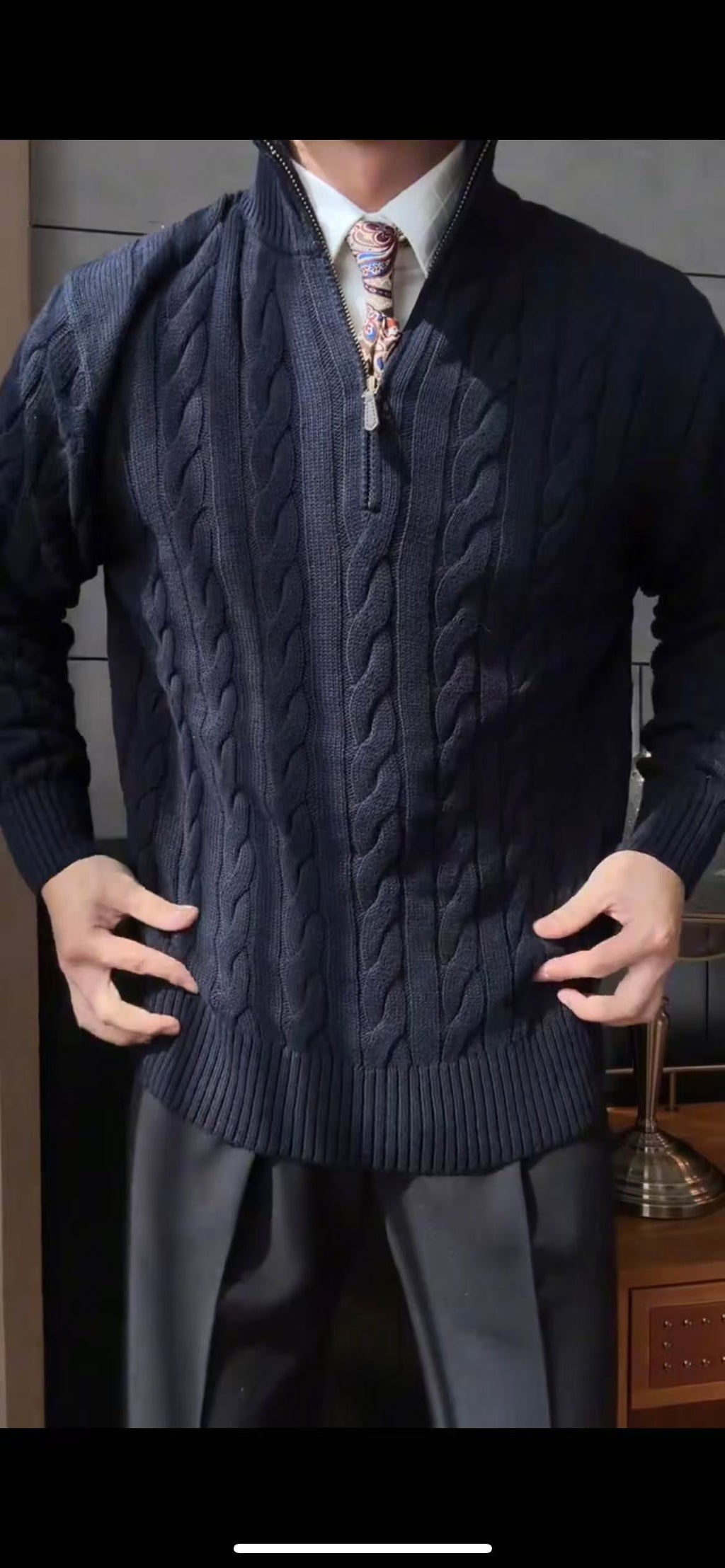 Lao Qianfeng Premium Wool Twisted Pattern Color-Blocked Stand-Up Collar Pullover