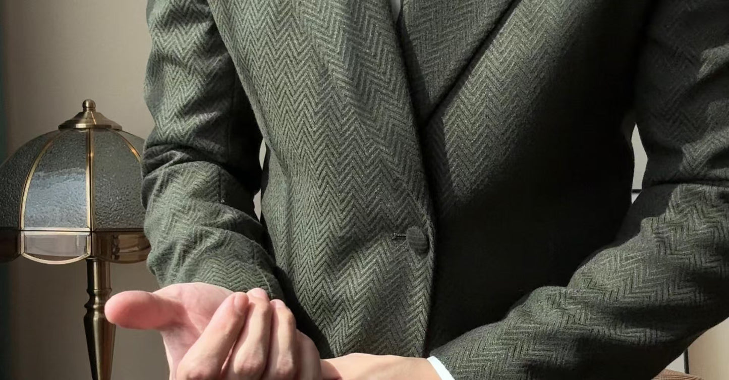 A new men's one-button fashionable and light luxury Suit